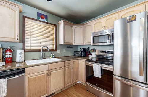 Serene Lakes House | Serene cabin - cozy, dog-friendly retreat with modern amenities & rustic charm