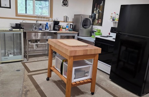 Colbert Apartment | Serene Hideaway near nature and the Little Spokane River