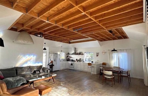 Inglewood House | Serene & Stylish 2BR Urban Retreat -Near the Beach