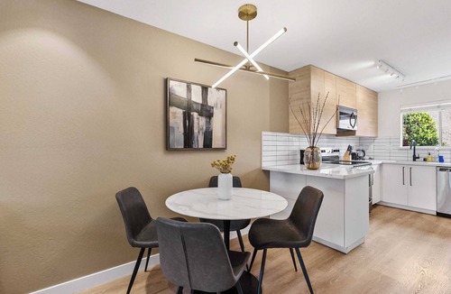 Redwood City House | Serenity Home on Oak Ave｜WFH Ready｜Workspace+WiFi｜Pet-Friendly #42525