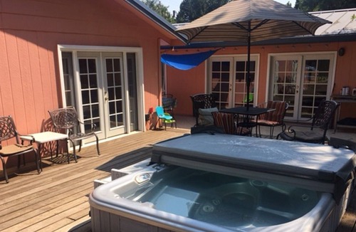 Lakehead-Lakeshore House | Shasta Lake Sun House Lodge: Last minute reservations welcome!!!
