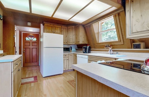 Blairsden-Graeagle Cabin | Sierra Nevada Hideaway: Cabin w/Deck, Mtn Views