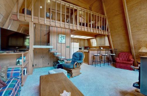 Blairsden-Graeagle House | Sierra Nevada Hideaway: Cabin w/Deck, Mtn Views