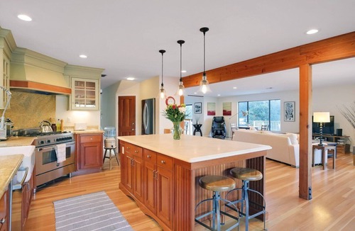 Montecito House | Sierra Vistas ! - 4BR Montecito Retreat w/Hot Tub+ Views +Close to Beach+ Town