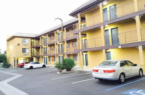Arlington Hotel | Simply Home Suites - Cozy Comfort, Feels Like Home
