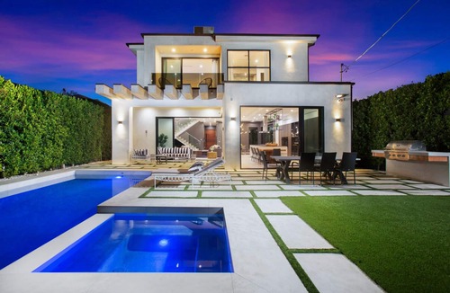 North Hollywood Villa | Simpson - Luxurious Living in an Impeccably Designed Valley Village Home