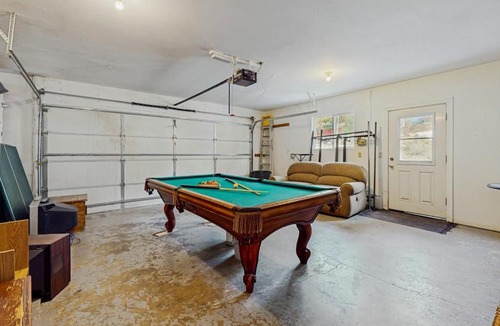 Upper Kingsbury House | Single-level home with fireplace deck grill & washer&dryer sleeps 10