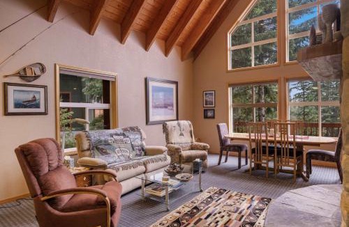 Hyak House | Ski Cabin 3br Hyak Fire Place 5 mins to Hill