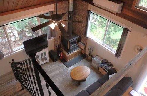 May Creek Cabin | Sky Creek Cabin; fire pit, mountain views, and hot tub under the stars.