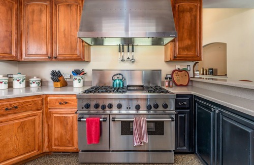 Oakhurst House | Skyline Lodge- amazing views w/spa/game room!