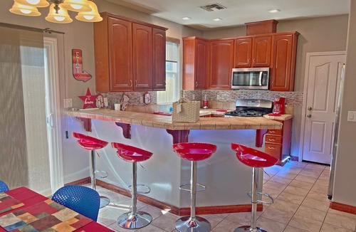 West Sacramento House | Sleeps 10 Centrally Located w/Theater Room