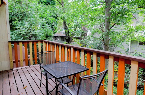 Crestline Hotel | Sleepy Hollow Cabins and Hotel