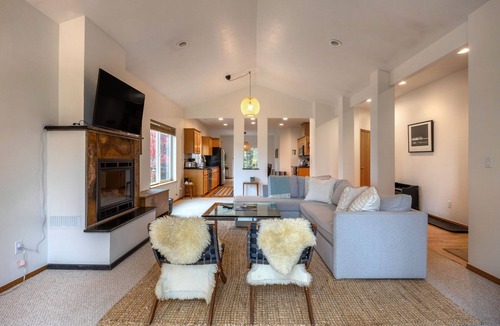 Parkdale House | Slope View - Parkdale Perfection, Views For Miles, Gorgeous!