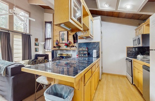 South Lake Tahoe Condo | Slopeside alpine condo with gas fireplace, shared hot tub-at base of Heavenly Lodge