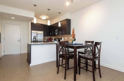 Del Rey Apartment | Snazzy 2BR Apt Marina Del Rey with pool and hot tub