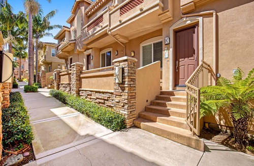Carlsbad Village Apartment | Snowbird-friendly gem three blocks to beach with garage & home office - 1 dog OK