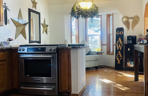 East Shore House | So many opportunities here: Wedding parties!Bachelorettes!Bachelors! Family fun!