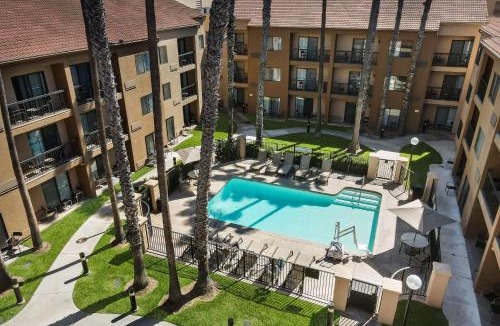 Downtown Village Hotel | Sonesta Select Huntington Beach Fountain Valley