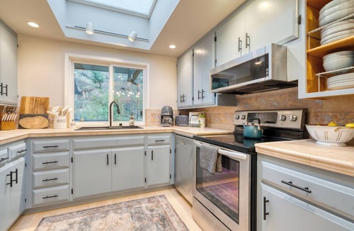 Kenwood House | Sonoma Creek Haven - Creekside Hot Tub Retreat