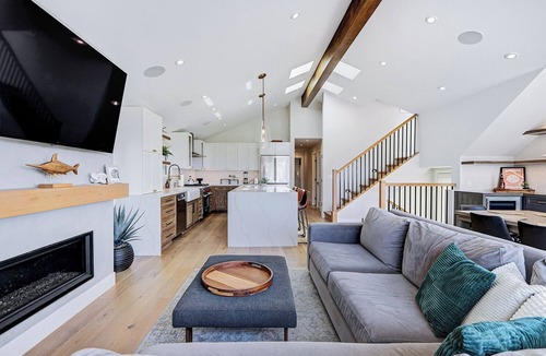 The Strand House | South Bay Sweet Spot: Walk to Hermosa & MB Piers 5 bdrm home 2 Blocks from Beach