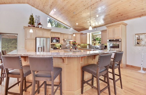 North Upper Truckee House | South Lake Tahoe Roth Mountain Retreat