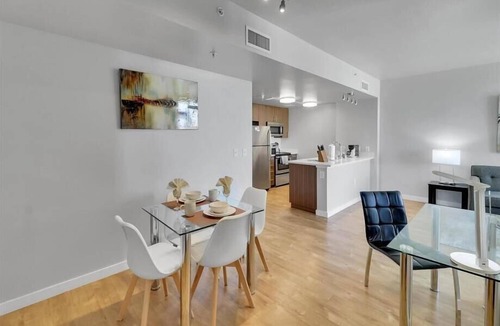 Downtown San Jose Apartment | Spacious 1 BR | Full Kitchen | Pool | Beautiful Living Area