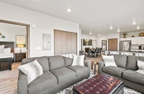 South Perry District Apartment | Spacious 2 bed 2 bath apt by Downtown Spokane!