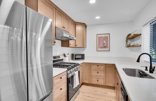 Central San Pedro Condo | Spacious 2BR/2.5BA Coastal Retreat- Parking, Walkable to Water, Near Highways