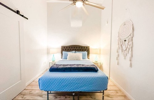 Gaslamp Quarter Hotel | Spacious 2BR 700 sq ft suite with free parking, steps to the Convention Center and Gaslamp dining. Ideal for business or group travel.