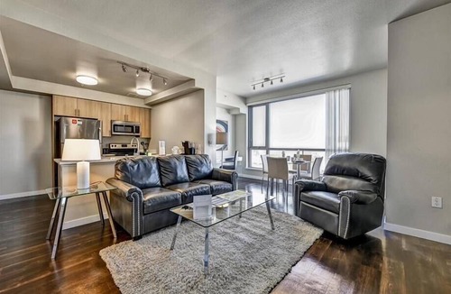 Downtown San Jose Apartment | Spacious 2BR | Full Kitchen | Laundry | Pool | Gym