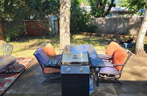 Quincy House | Spacious 3 bdrm home in quiet neighborhood in Quincy