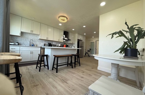 Mission District Apartment | Spacious 3 Bedrooms,2 baths with an Office in the Mission near Castro