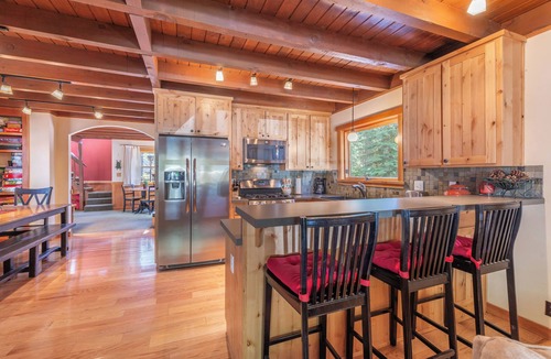 Ridgewood House | Spacious 3-bedroom with 1br Guest house, fenced yard, perfect for family getaways