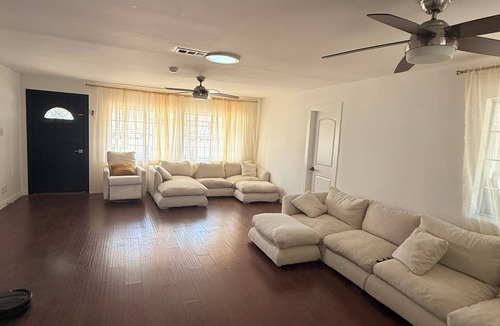 Winnetka House | Spacious 3 Bedrooms Los Angeles Home ♥ Queen Beds ♥ AC ♥ Washer/Dryer