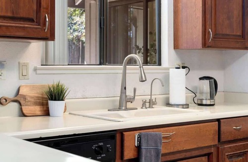 Pleasant Grove House | Spacious 3BR/2BA Central Sac – Fireside Comfort