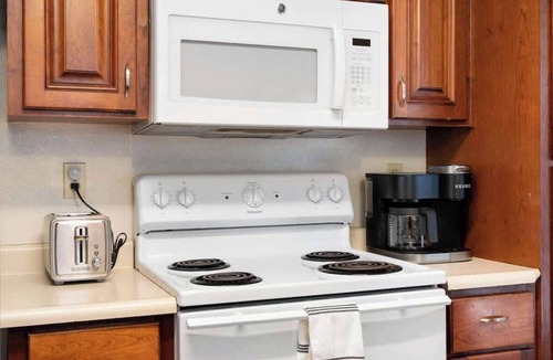Pleasant Grove House | Spacious 3BR/2BA Central Sac – Fireside Comfort