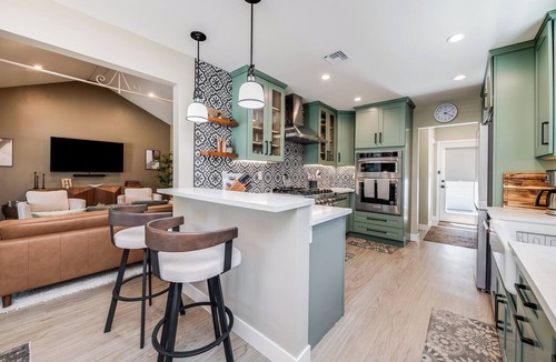 Studio City House | Spacious 3BR/3BA Modern Home, Firepit, Private Yard Studio City/Universal Close