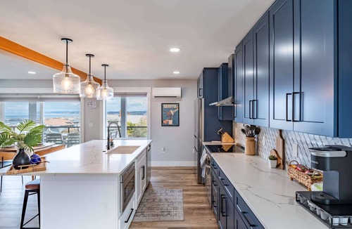 Port Gardner House | Spacious 3BR Home, Sleeps 8, Private Backyard