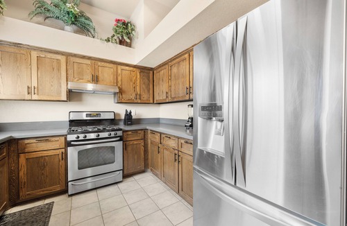 Pumpkin Center House | Spacious 4-bd 2.5bth Corporate Housing near Hwy 99 with plenty of parking