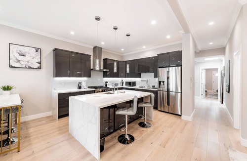 Bayview House | Spacious 4-bedroom townhome in tranquil San Francisco with AC