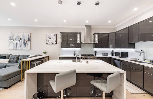 Bayview House | Spacious 4-bedroom townhome in tranquil San Francisco with AC
