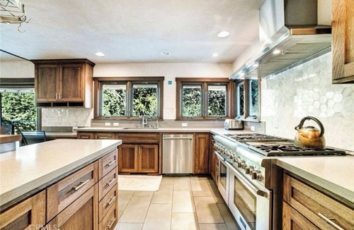 Chico House | Spacious 4-bedroom eco-private home in Chico