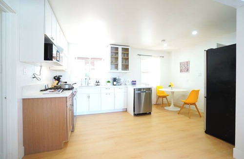 San Tomas House | Spacious 4-bedroom house in wonderful Campbell with AC, WiFi