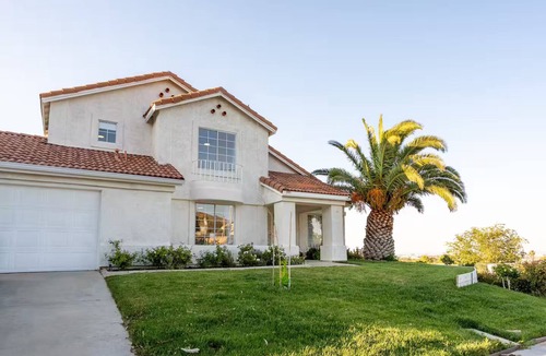 Palmdale House | Spacious 4-bedroom house in superb West Palmdale. Close to the mall.