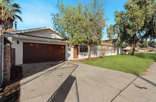 Redlands House | Spacious 4-bedroom house in delightful Redlands with AC