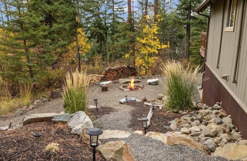 Roslyn Ridge House | Spacious 4-bedroom house in tranquil Ronald with hot tub and game room