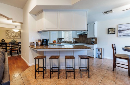 Greenacres House | Spacious 4-bedroom house with Pool, Fun BackYard & Amazing Game Room