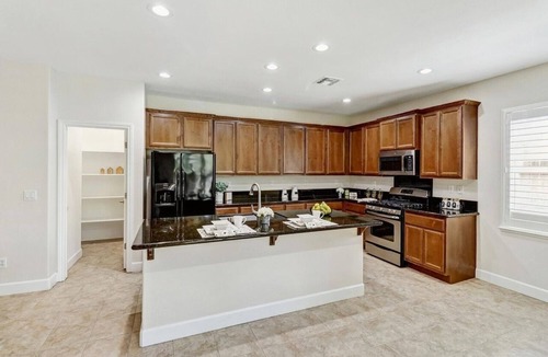 Elk Grove House | Spacious 4BR Home w/TWO Master Suites Sleeps up to 8 Near Sacramento