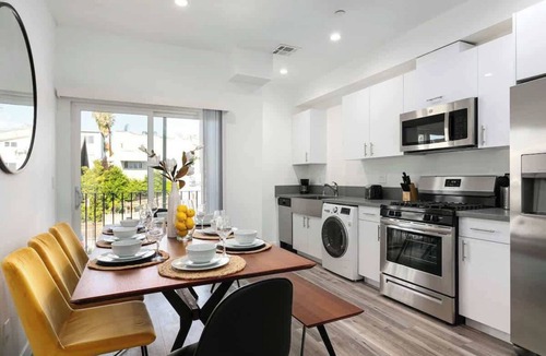 Westlake House | Spacious 4BR Townhouse with Free Parking, Near DTLA!