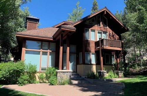 Olympic Valley House | Spacious 5-bedroom house in Olympic Valley with WiFi, game room, hot tub.